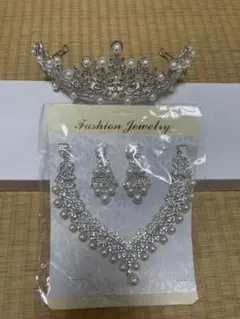 ブライダルアクセサリーセット ティアラ・ネックレス・ピアス　3点セット