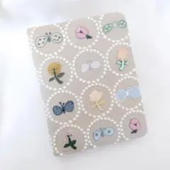 【B6】刺繍13 ベージュ×ホワイト タンバリン マルチケース ミナペルホネン