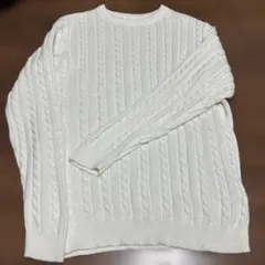 ホワイト ケーブルニット セーター