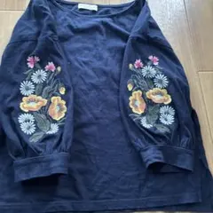 袖刺繍　花柄　カットソー　紺　五分袖