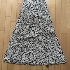 ダルメシアン柄 ロングフレアスカート スリット入り　AZULのサムネイル