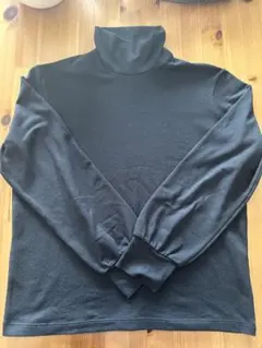 ハイネックカットソー