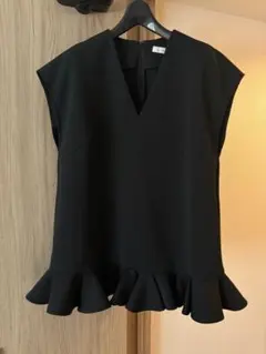 アドーア　スキューバジャージーカットソー　ブラック　　　裾フリル　ベスト