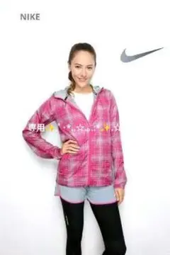 DD様専用☆美品☆ナイキ☆軽量チェック柄フルジップランニングパーカー☆M