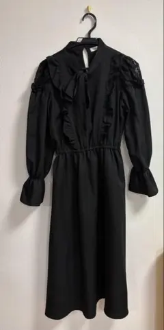 フリル付きブラックドレス Mサイズ