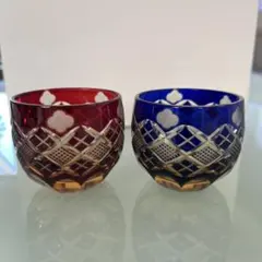 太武朗工房 】 江戸切子 四ツ葉に矢来魚子紋 ぐい呑 ペア（琥珀赤・琥珀ルリ）