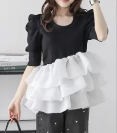 【あーちゃん様専用】ペプラム フリル トップス ブラック ホワイトのサムネイル