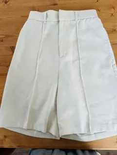 LOWRYS FARMクリーム色ショートパンツ