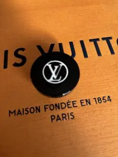 ルイ・ヴィトン LVロゴ 黒 マグネット１個