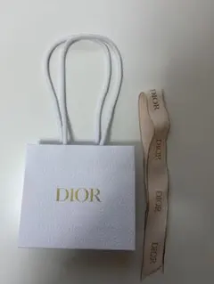 DIOR ホワイトショップバッグとリボン
