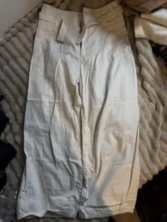 ユニクロ ホワイトパンツ Uサイズ
