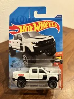 ホットウィール シルバラード　Chevy Silverado TrailBoss