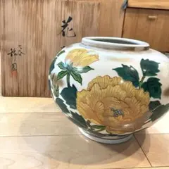 九谷焼 花瓶　牡丹が咲き乱れる美しい壺