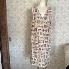 カッププリント ベージュ Vネックエプロン