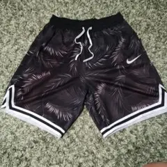 NIKE ショートパンツ リーフ柄 ブラック 2XLのサムネイル
