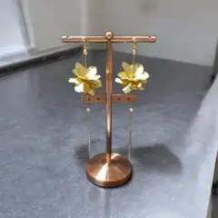 No.128　大ぶりメタルフラワー1連マットゴールドピアス(イヤリング変更可)