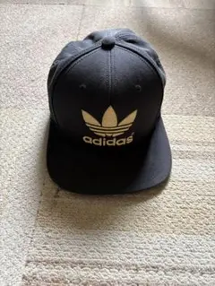 adidas トレフォイルロゴ キャップ ブラック ゴールドのサムネイル