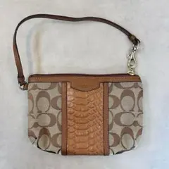 COACH シグネチャー 型押しレザーストライプ　リストレットポーチ