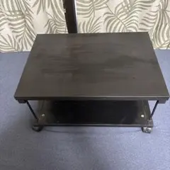 黒のキャスター付きテーブル