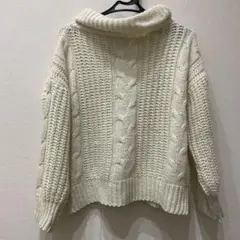 ニット　セーター　タートルネック　白