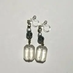 揺れるイヤリング 青色 上品 普段使い レディース