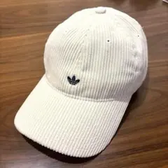 adidas コーデュロイ　ベースボールキャップ ホワイト