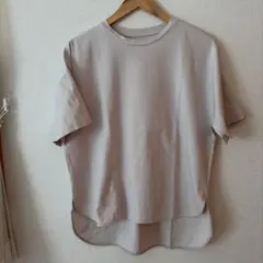 UNFILO サイドスリット 半袖Tシャツ ベージュのサムネイル
