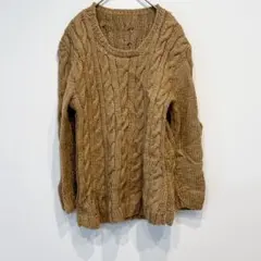 ベージュ ケーブルニットセーター 長袖　ケーブル編みニット　セーター