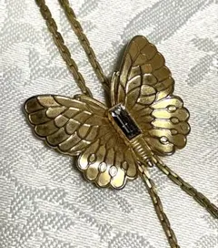 ゴールド 蝶ループタイネックレス