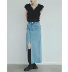 美品⭐️emmi atelier　フロントスリットデニムスカート　サイズ1 ロングのサムネイル
