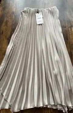 ZARA ベージュ プリーツロングスカート　新品、未使用