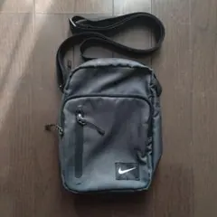 Nike ブラック ショルダーバッグ