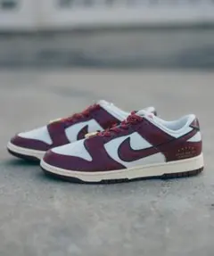 【新品未使用】W NIKE DUNK LOW SE セイル/チームレッド26cm