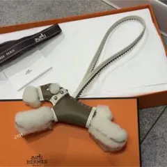 【新品未使用】HERMES バディ チャーム エピック　スタッズ首輪 エトゥープ 新品未使用】HERMES バディ チャーム エピック スタッズ首輪