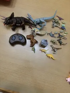 恐竜フィギュアセット リモコン付き➕恐竜チョロQ➕その他恐竜22体