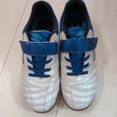 umbro フットサルシューズ ホワイト/ブルー/22cm