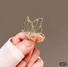 ゴールド 蝶型ブローチ