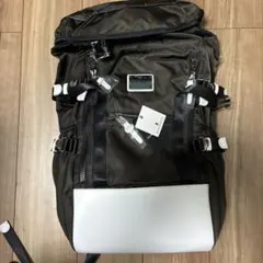 値下げ　MAKAVELIC カーキ&ホワイト　リュックのサムネイル