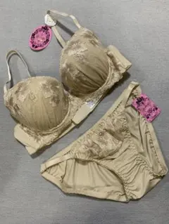 C75M グラナティス　花柄刺繍　ブラ＆ショーツセット　ベージュ