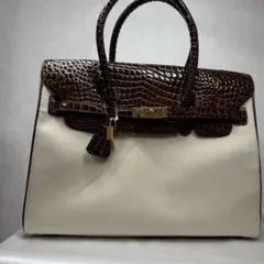 クロコ調ハンドバック　カデナ　ゴールド金具　自立　南京錠