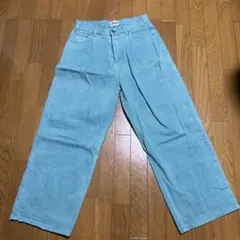 ライトブルー ワイドパンツ 刺繍ロゴ付き