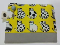 ③ネコちゃんポーチ黄色　サニタリーポーチ　化粧ポーチ　小さめ