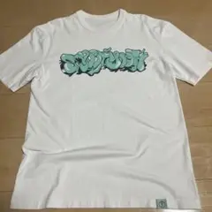 グラフィティ風ホワイトTシャツ