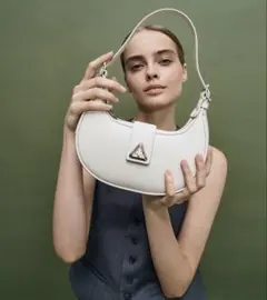 CHARLES & KEITH トライアングルバックル ベルトショルダーバッグ