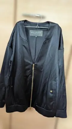 黒いサテン風ジップアップジャケット