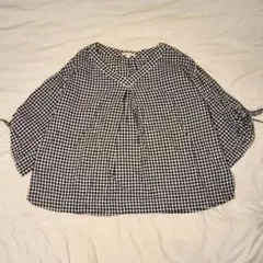 studio CLIP 黒と白のギンガムチェック Vネックシャツ