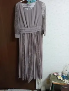 薄紫の長袖エレガントドレス