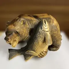 昭和レトロ】木彫りの熊 置物 鮭くわえ 昭和54年作 サイン有 横幅17cm