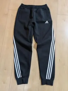 adidas　キッズL　ジョガーパンツ