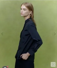 LOULOU WILLOUGHBY テクニカルギャザーブラウス ネイビーのサムネイル